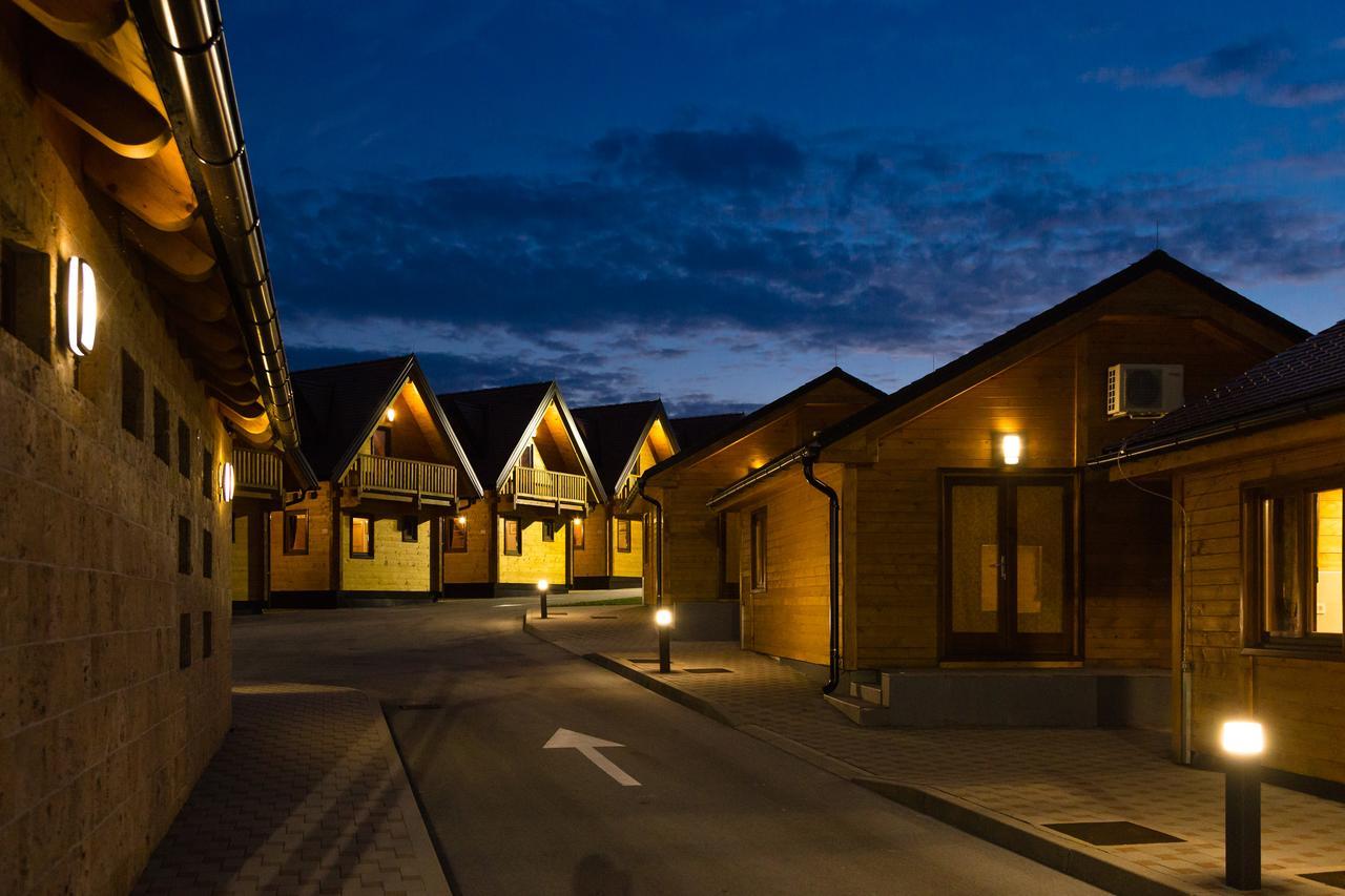 Holiday Park Macola Грабовац Екстериор снимка