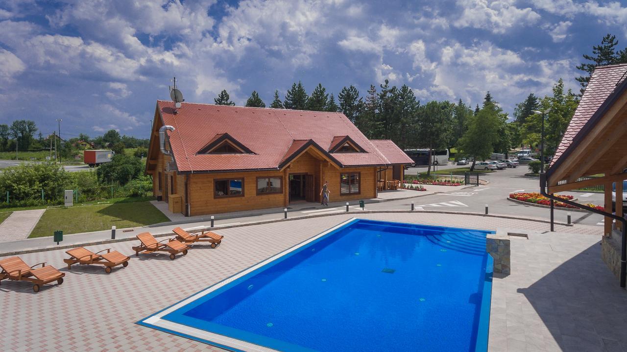 Holiday Park Macola Грабовац Екстериор снимка