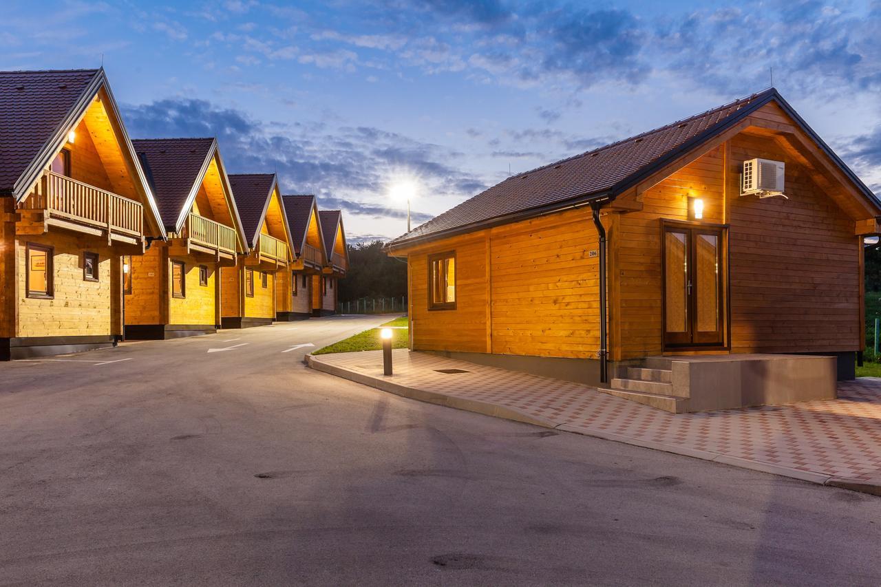 Holiday Park Macola Грабовац Екстериор снимка